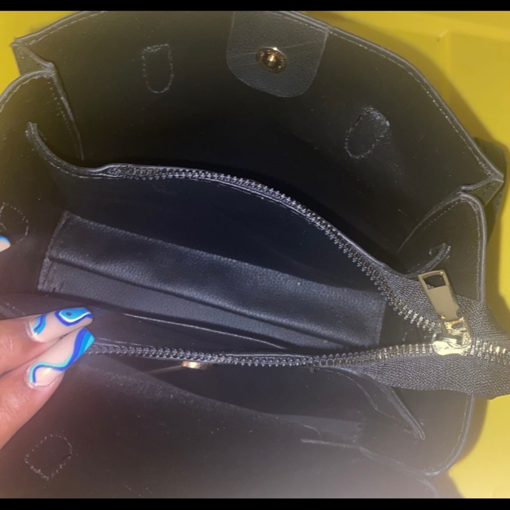 Purse - Picture 3 of 4